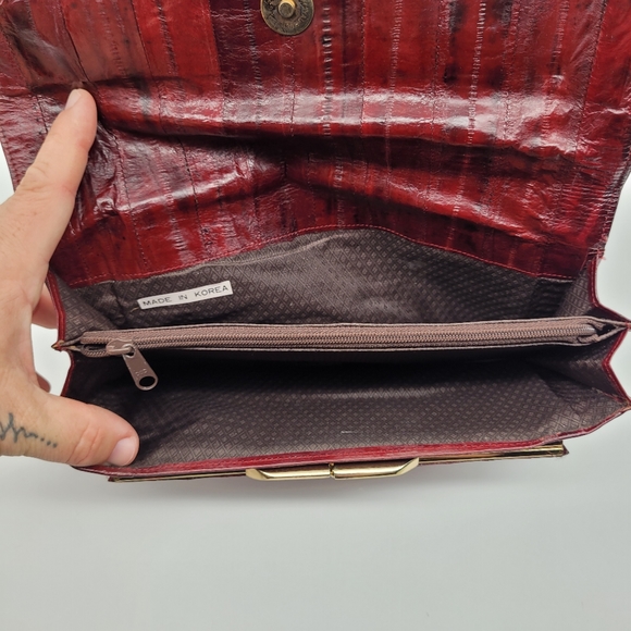 VINTAGE | genuine eelskin fold magnetic close clutch purse - Picture 8 of 10